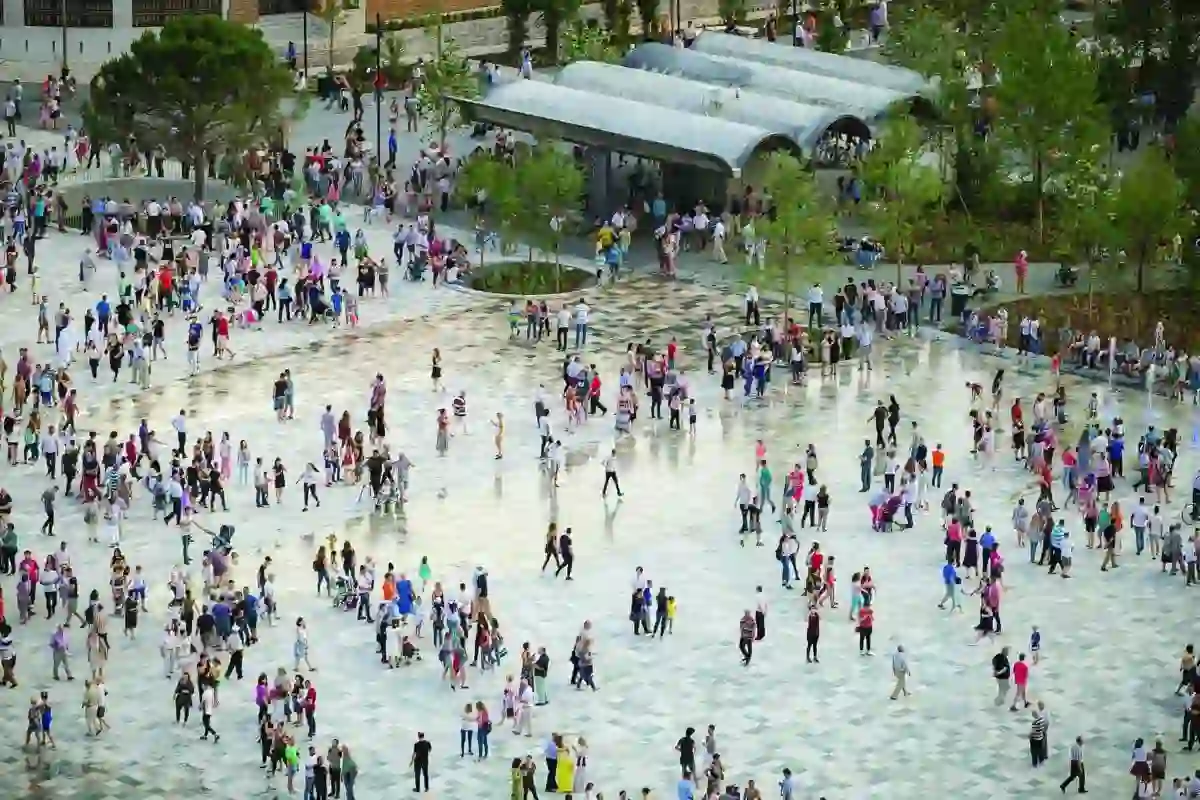 Tour Tirana local guide leading a free walking tour